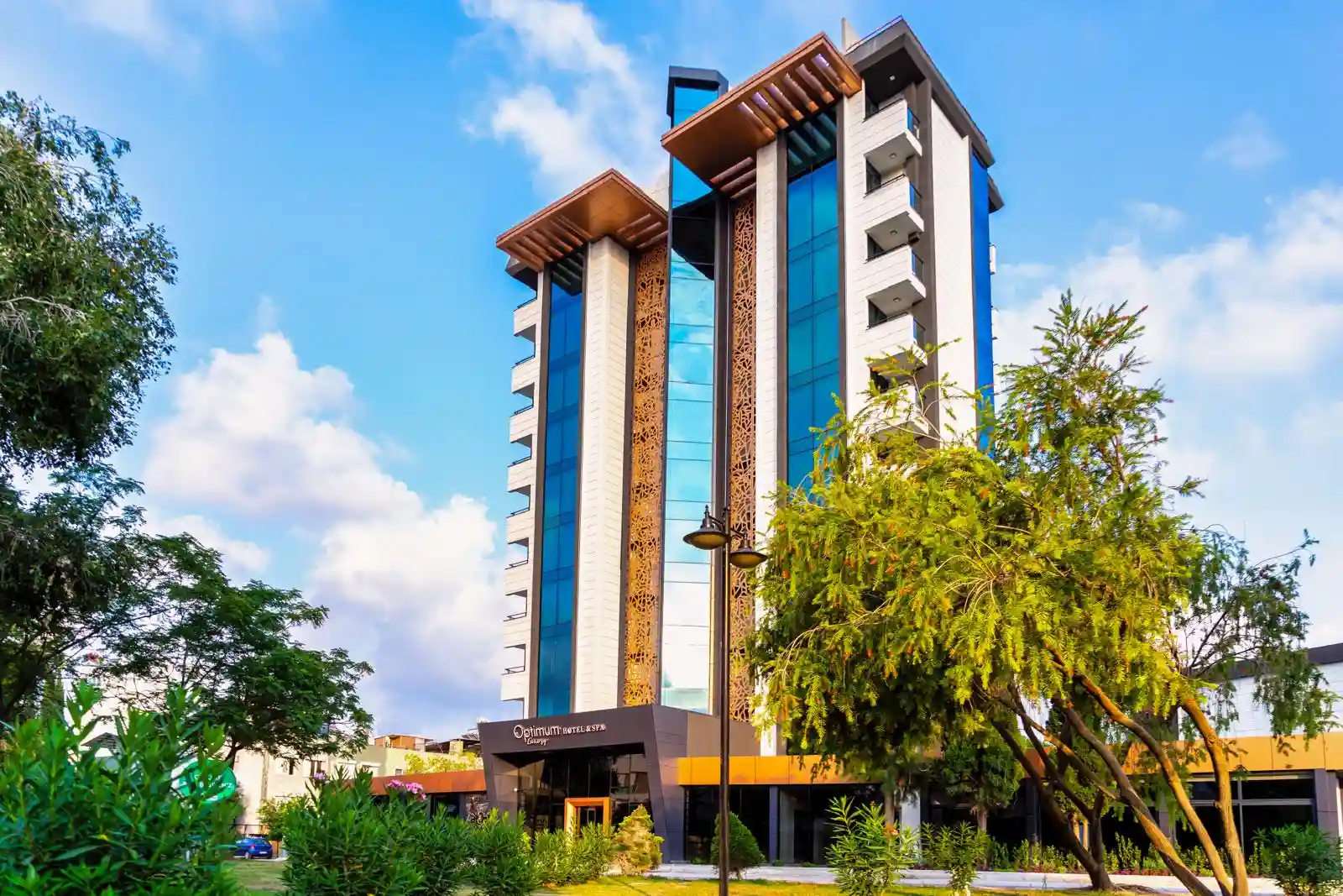 Luxury 5-star breakfast-included resort accommodation for health tourists
